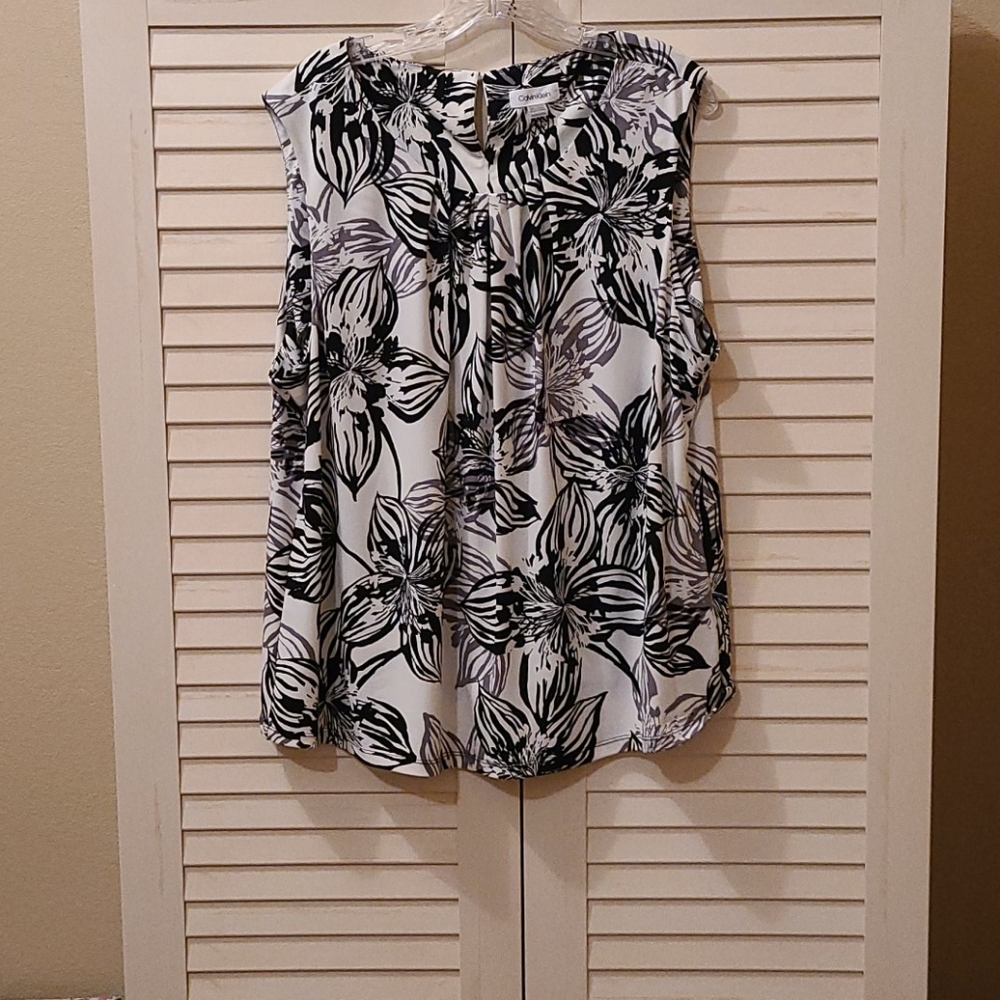 Women's Plus sleeveless top